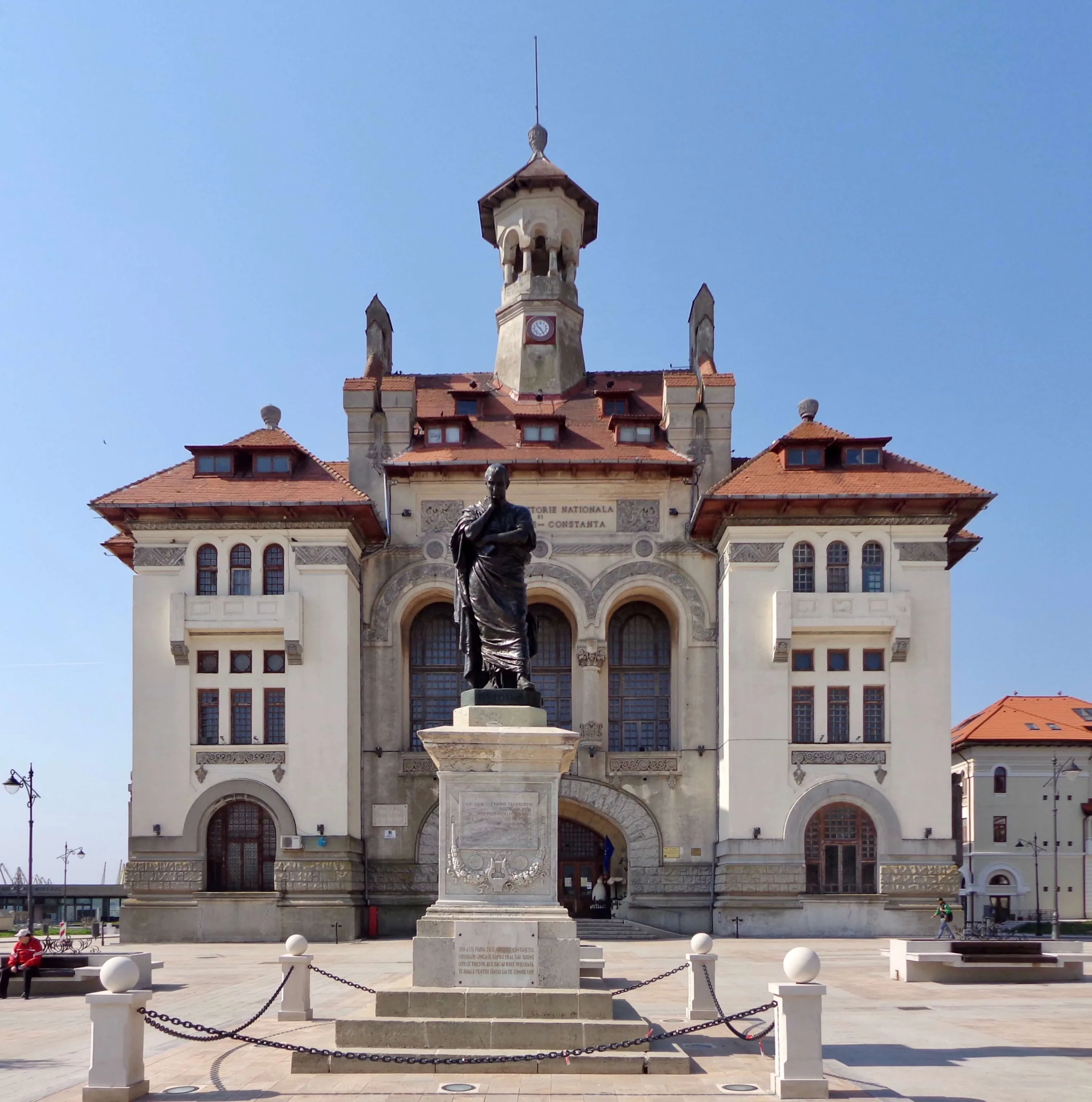 Muzeul_de_Istorie_Nationala_si_Arheologie_Constanta_(cropped)